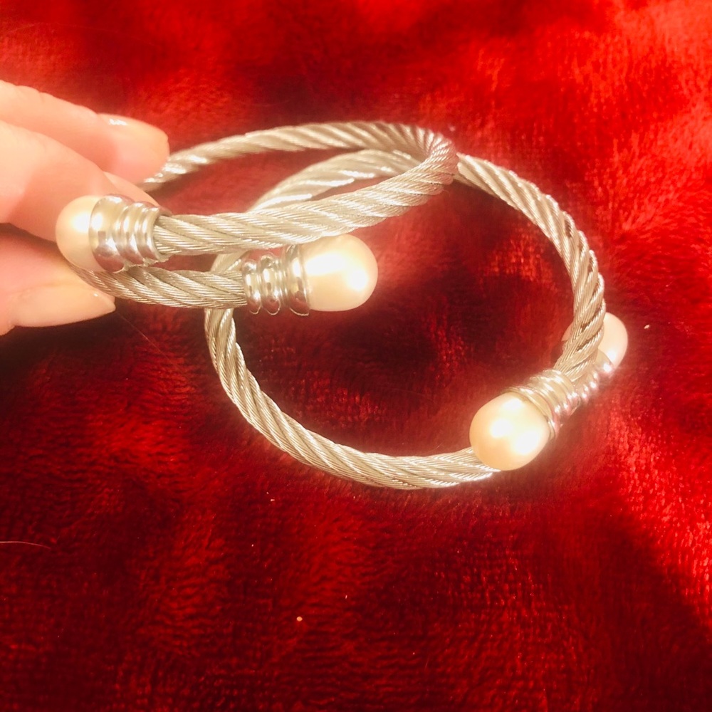 Bracelets 🌸 - Picture 2 of 4